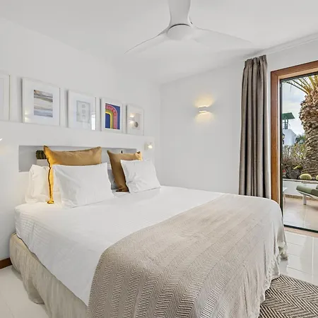 Casahost Salted House Beachfront קוסטה טגוויסה