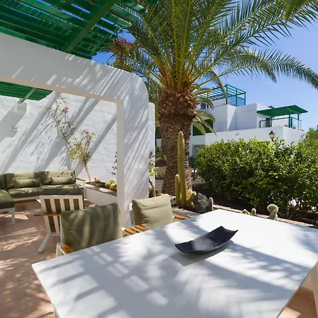 Casahost Salted House Beachfront * קוסטה טגוויסה